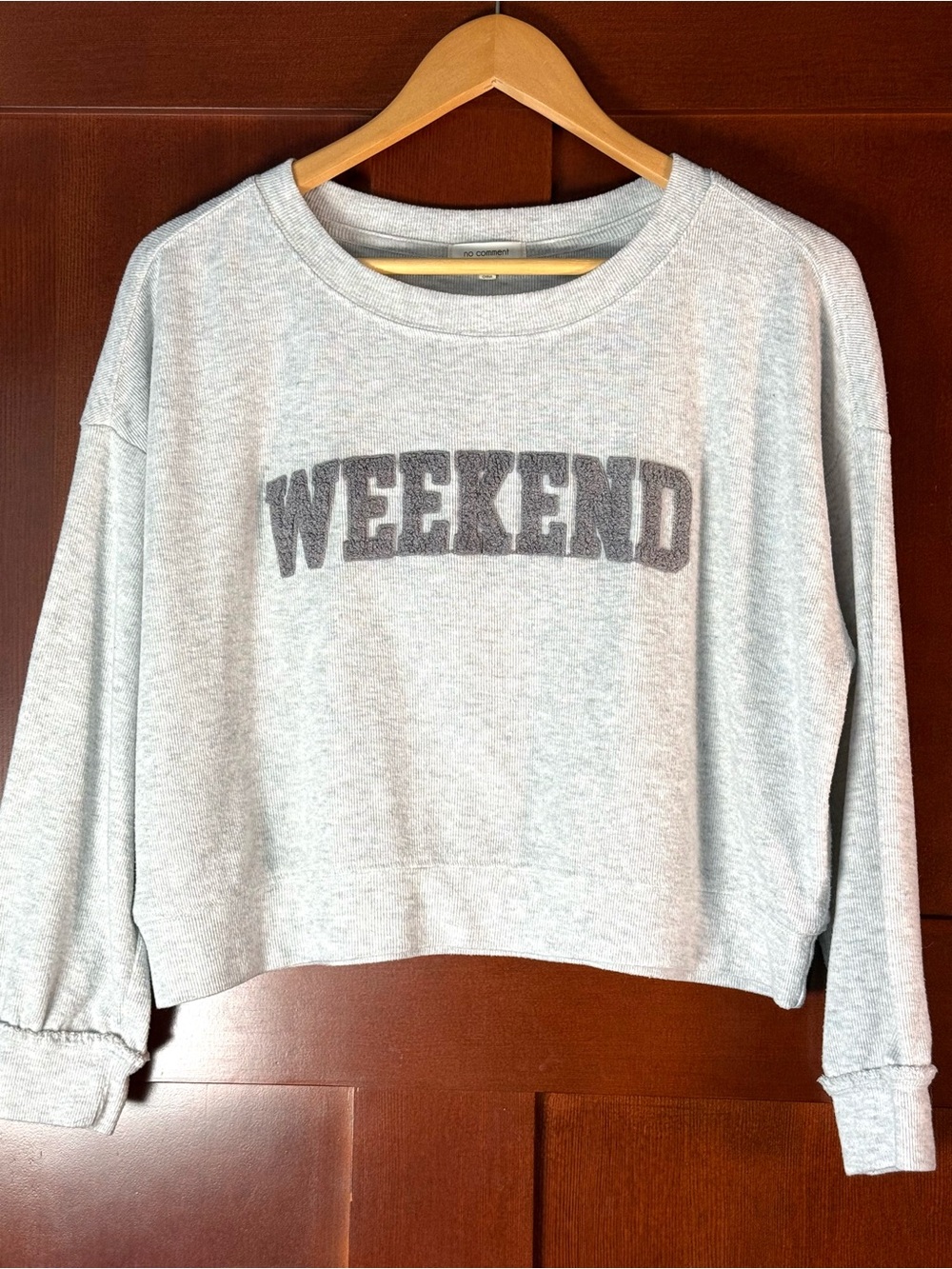 No Comment Weekend Fuzzy Letter Sweatshirt Size M Gray Crewneck Pullover